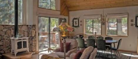 Casa, 4 habitaciones | Sala de estar | Televisión y reproductor de DVD