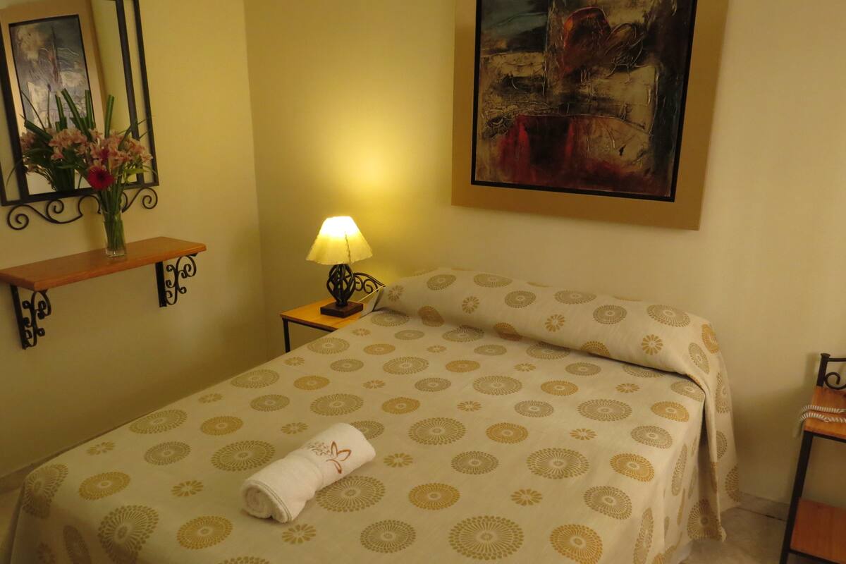 Standard Single Room | In-room safe, cribs (surcharge), WiFi (free), bed sheets