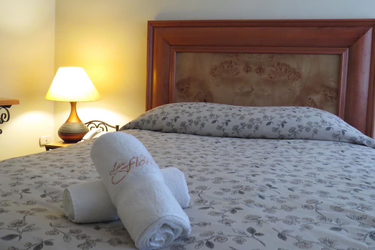 In-room safe, cribs (surcharge), WiFi (free), bed sheets