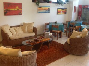 Lobby sitting area - Hotel Tesoriero (Lipari)