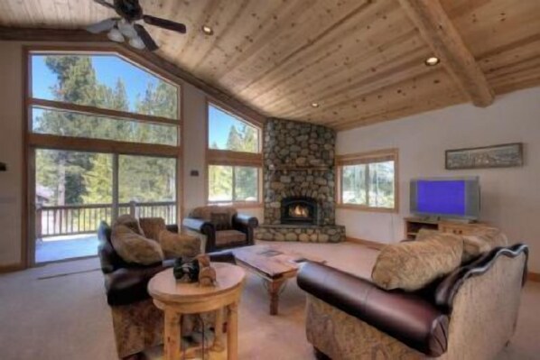 House, 4 Bedrooms | Living room | TV, DVD player - Tahoe Donner Classic (Truckee)