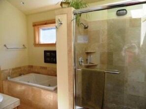 House, 3 Bedrooms | Bathroom - Pine Needle Meadows (Truckee)