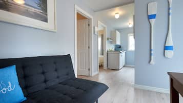 Cottage dành cho gia đình, 2 phòng ngủ, quang cảnh vườn | Trang trí khác biệt, trang bị nội thất với thiết kế riêng biệt