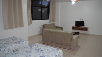 Quarto, vista para o mar | Frigobar, cortinas blackout