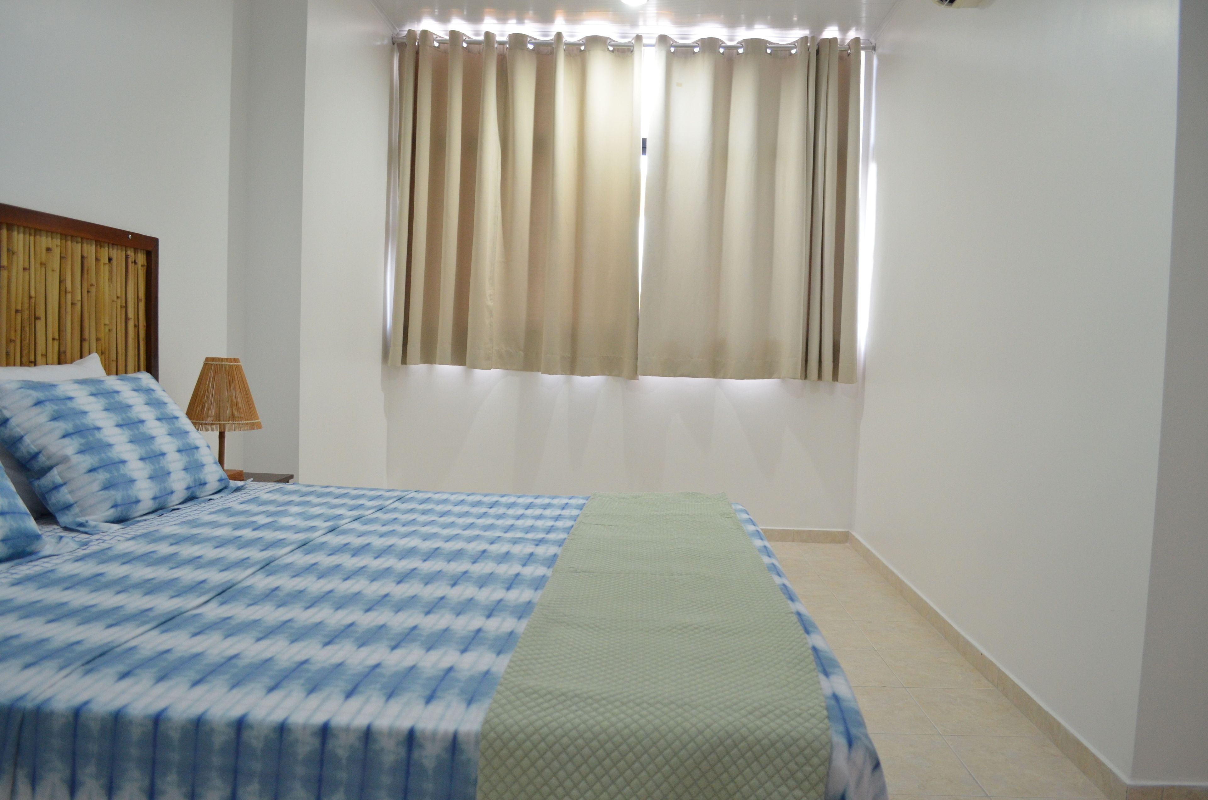 deluxe room | minibar, blackout curtains