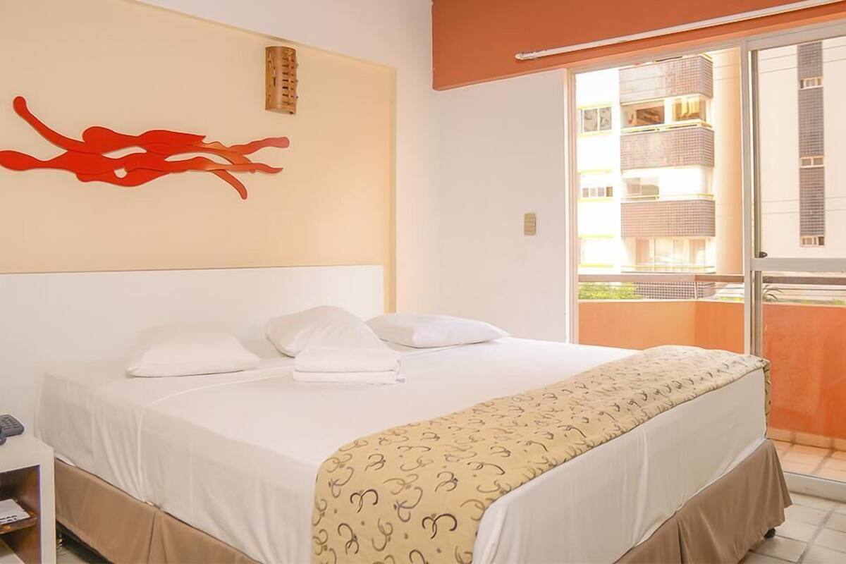 Minibar, caja fuerte, escritorio y cortinas opacas