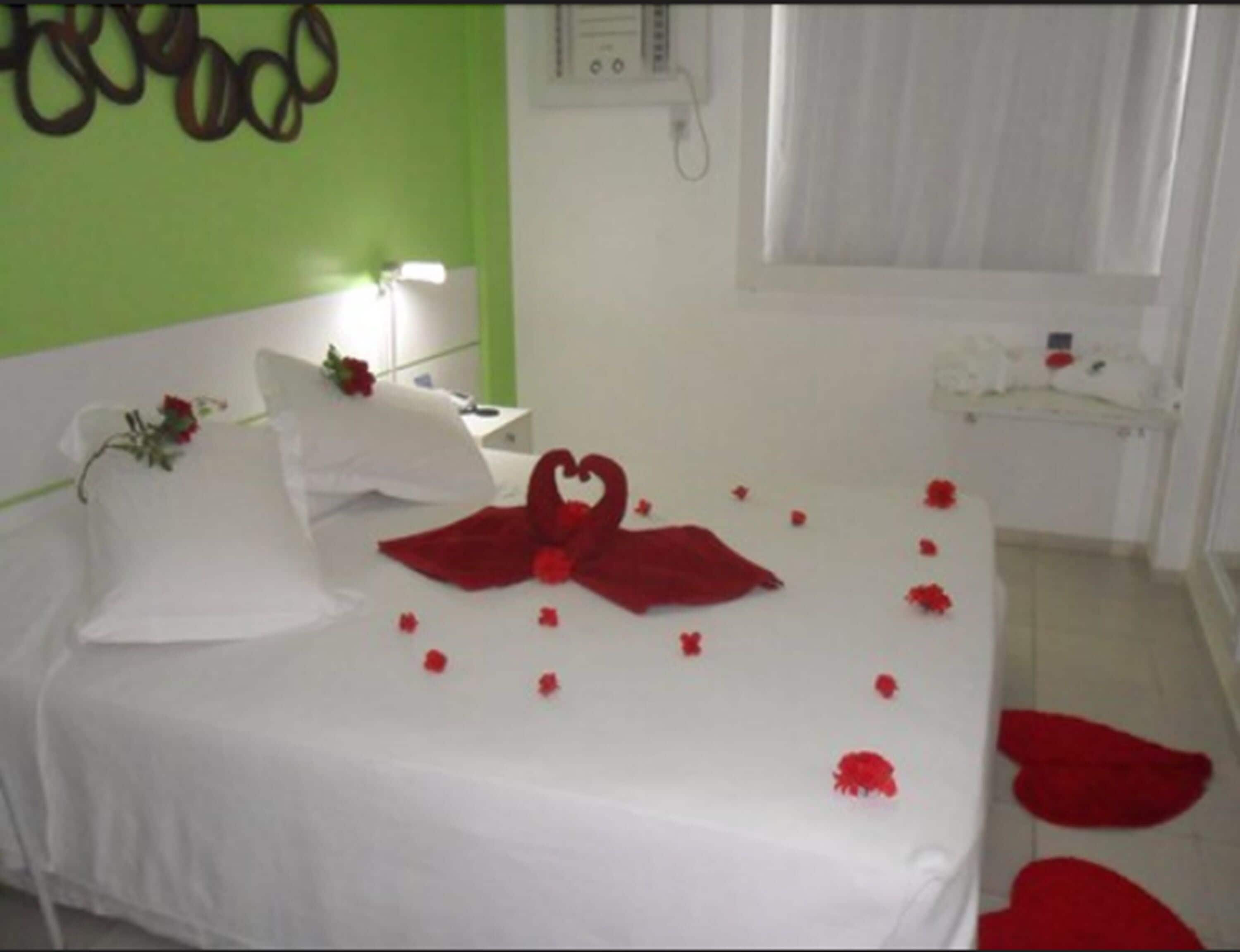 standard double room | 1 bedroom, in-room safe, desk, blackout curtains