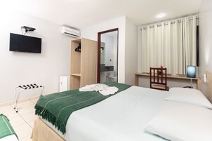 Superior szoba | Széf a szobában, íróasztal, sötétítőfüggöny és ingyenes wifi