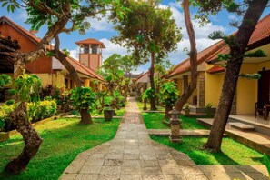 Exterior - Suriwathi Hotel (Legian)
