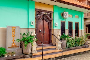 Exterior - Suriwathi Hotel (Legian)