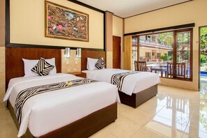 In-room safe, desk, free WiFi, bed sheets - Suriwathi Hotel (Legian)