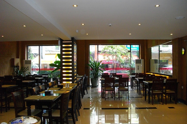 Daily cooked-to-order breakfast (USD 7.00 per person)