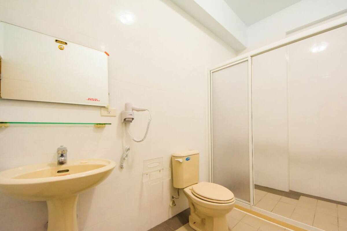 Pink Double Room | Bathroom