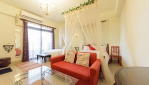 Desk, soundproofing, free WiFi, bed sheets - Crystal Blue Sea Maid (Hualien City)