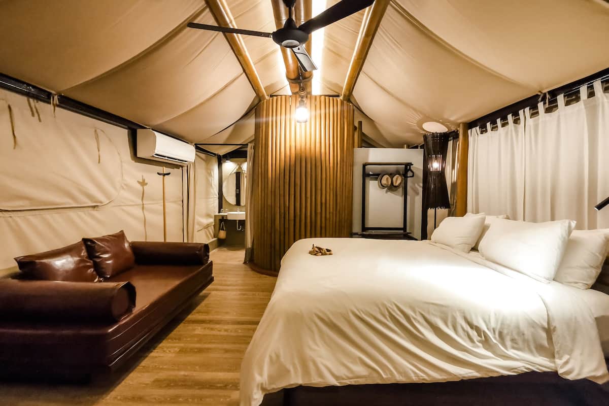 deluxe signature tents | in-room safe, desk, iron/ironing board, wifi