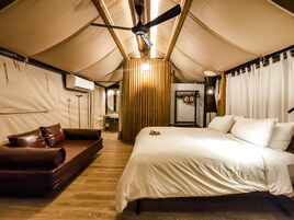 Deluxe Signature Tent | Coffres-forts dans les chambres, bureau, fer et planche à repasser