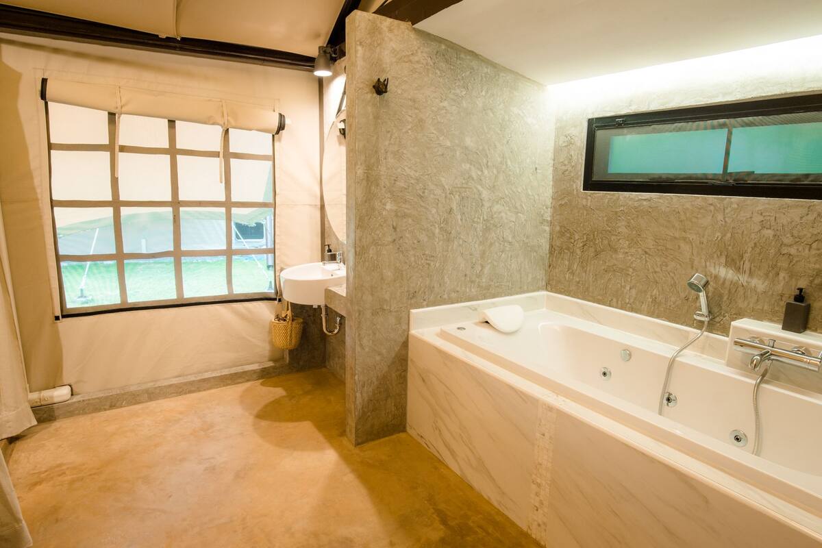 deluxe signature tents | in-room safe, desk, iron/ironing board, wifi