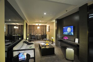 Premium bedding, desk, blackout drapes, iron/ironing board - La Quay Hotel (Dongguan)