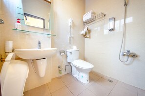 Quadruple Room | Bathroom | Shower, free toiletries, hair dryer, towels