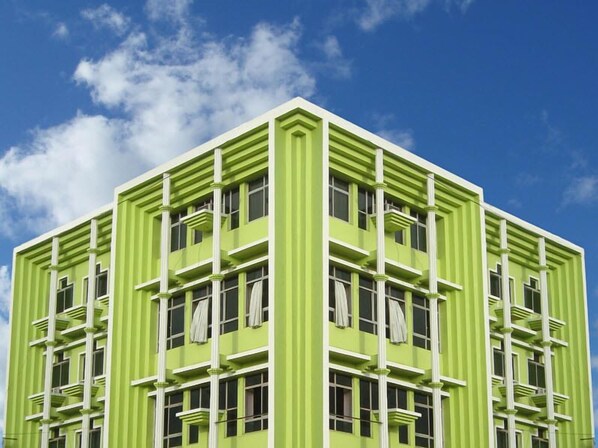 المنشأة من الخارج