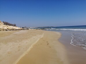 Beach nearby, white sand, beach bar - U'Iazzu (Avola)