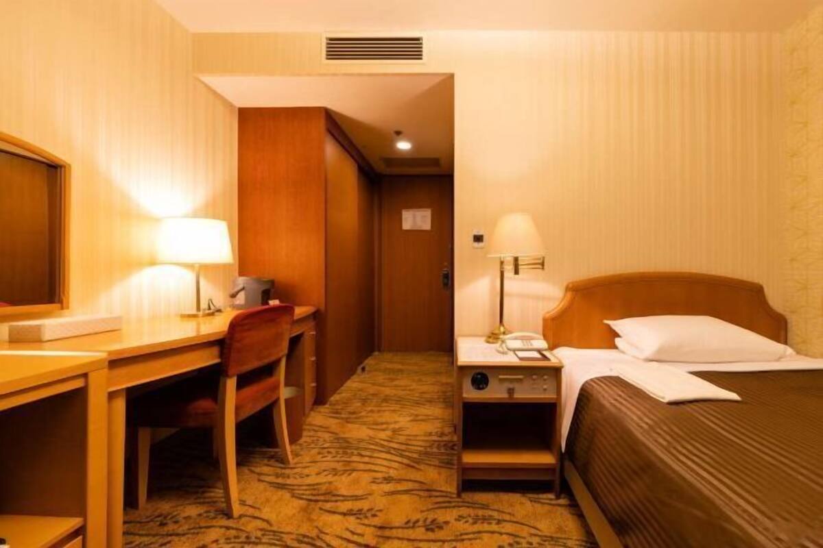 1 bedroom, in-room safe, desk, free WiFi