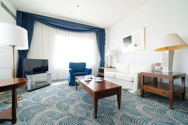 In-room safe, desk, free WiFi, bed sheets