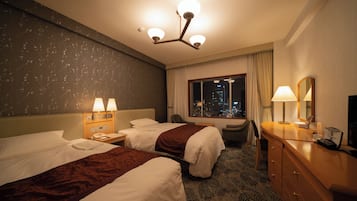 Brankas, meja kerja, Wi-Fi gratis, dan seprai linen