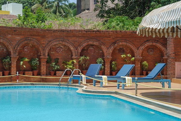 Kolam renang outdoor