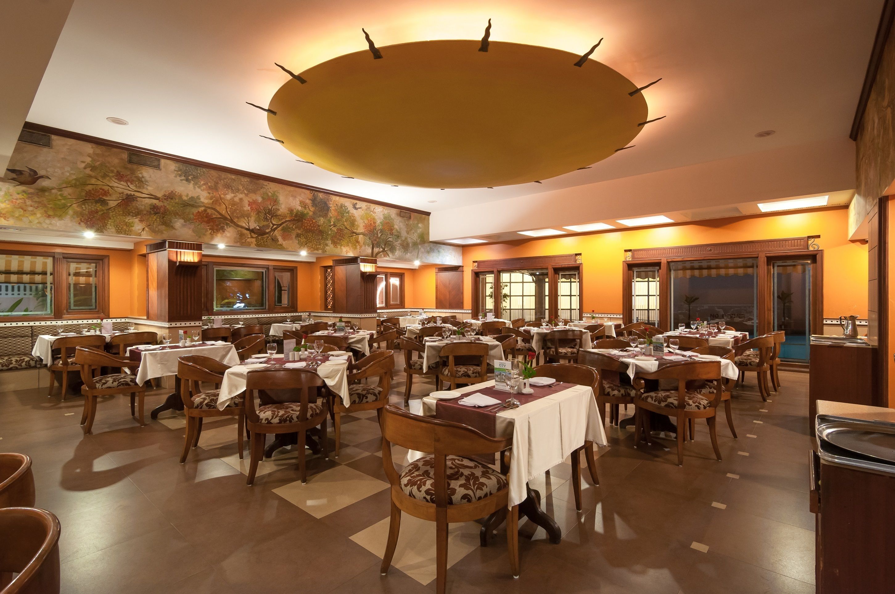 breakfast, lunch, dinner served; international cuisine