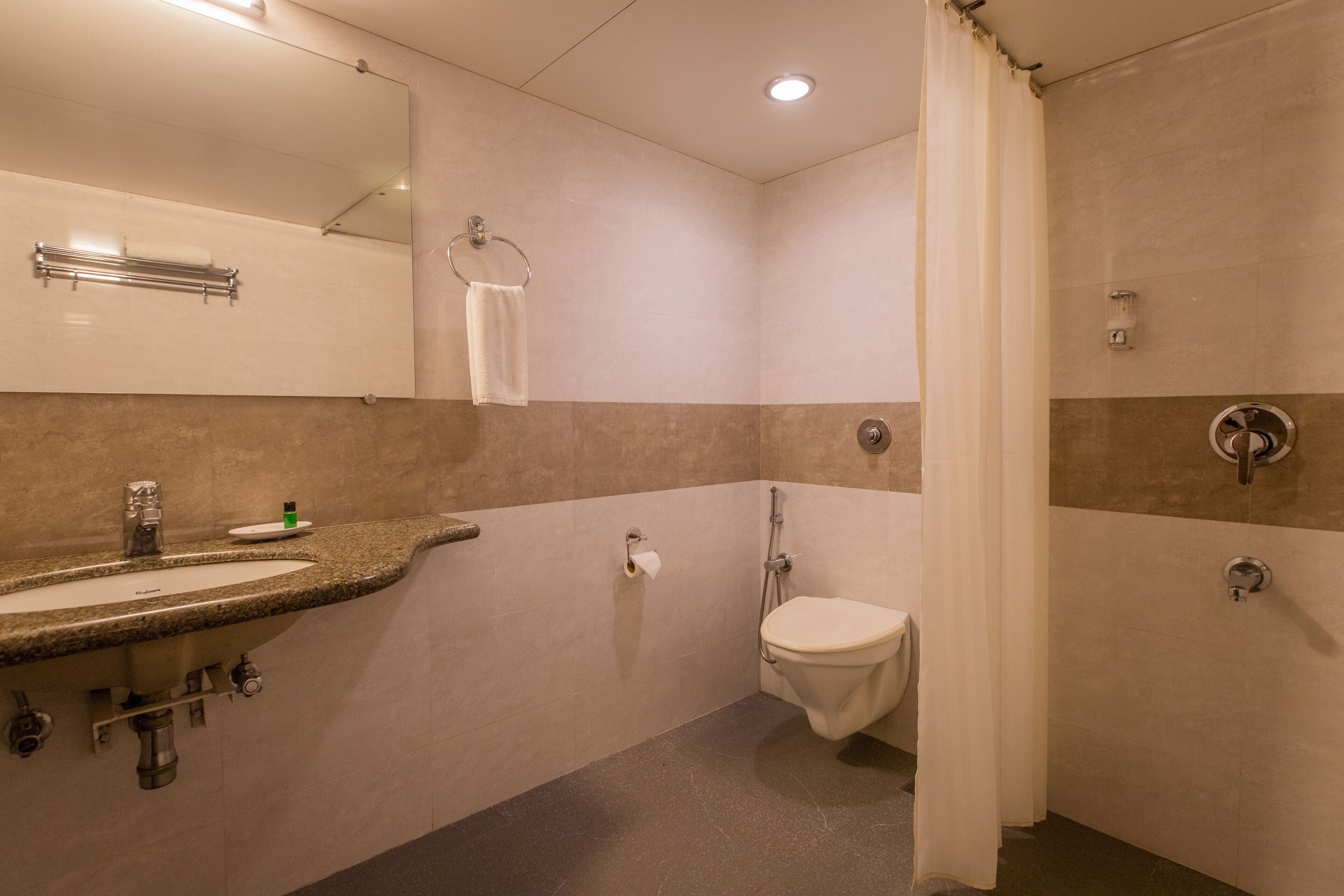 deluxe twin room | bathroom | shower, free toiletries, hair dryer, towels