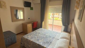 1 bedroom, desk, laptop workspace, free WiFi