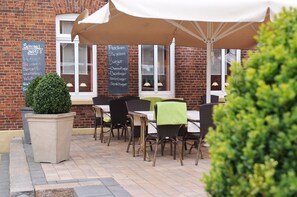 Terrace/patio - Hotel Zur Linde (Heede)