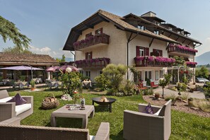 Property grounds - Angerburg Blumenhotel (Appiano Sulla Strada del Vino)