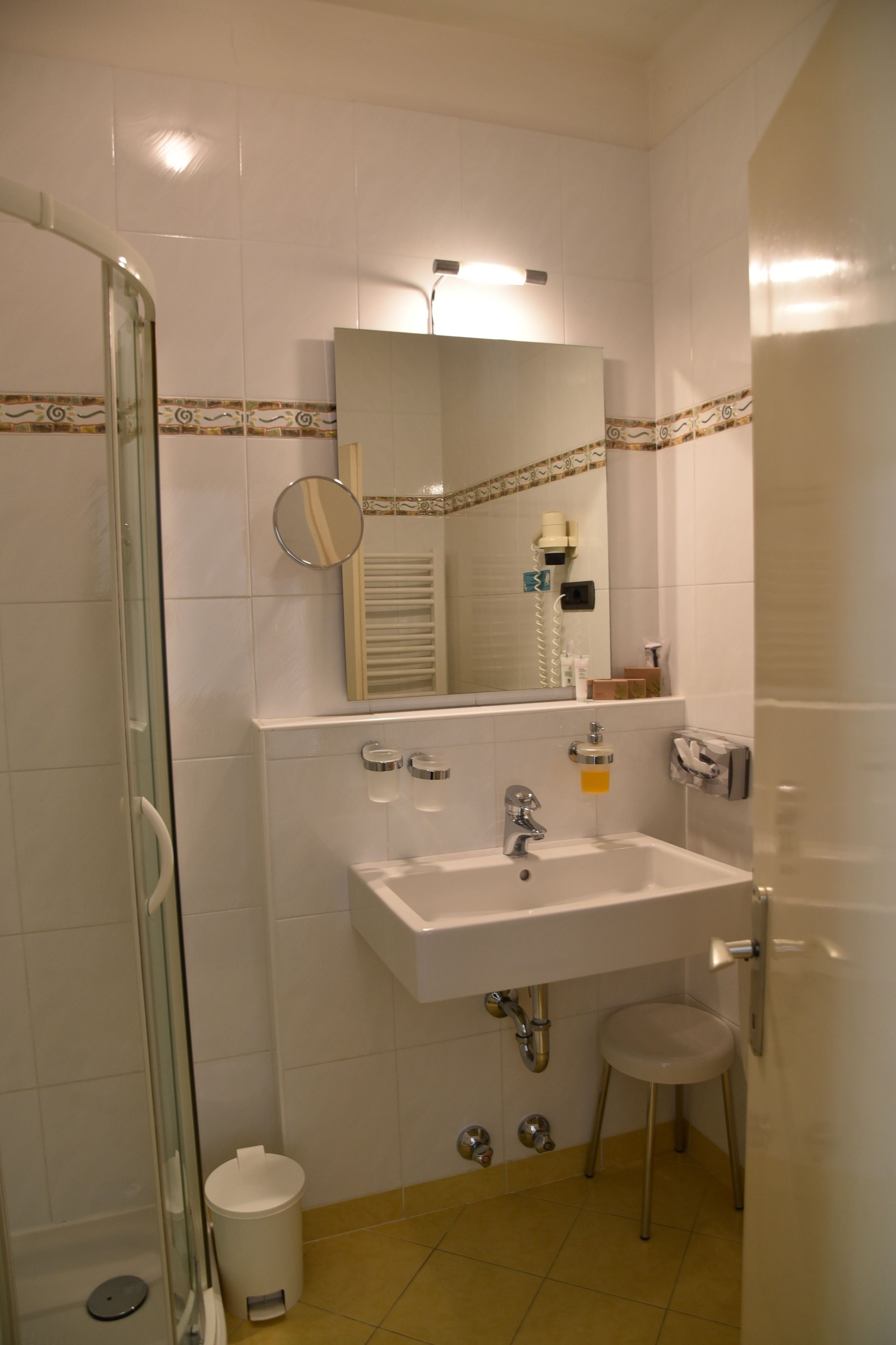 basic double room, balcony | in-room safe, desk, free wifi