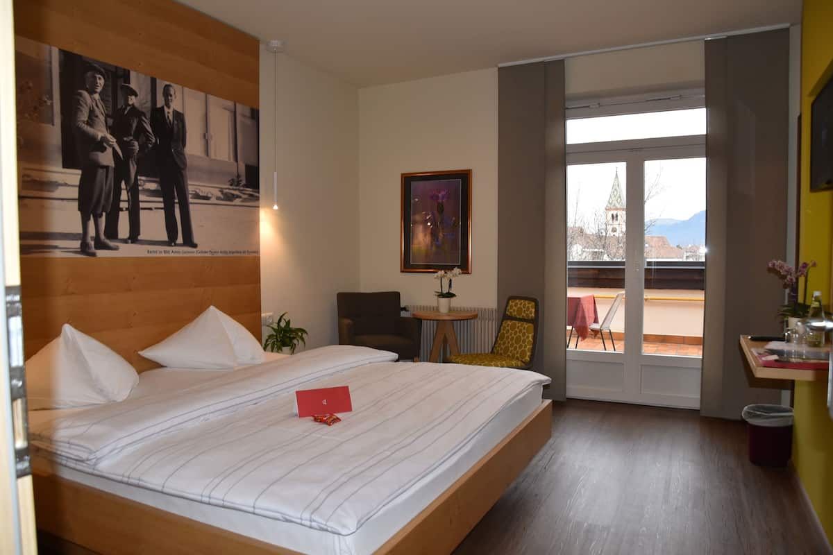 comfort double room, terrace, park view | in-room safe, desk, free wifi