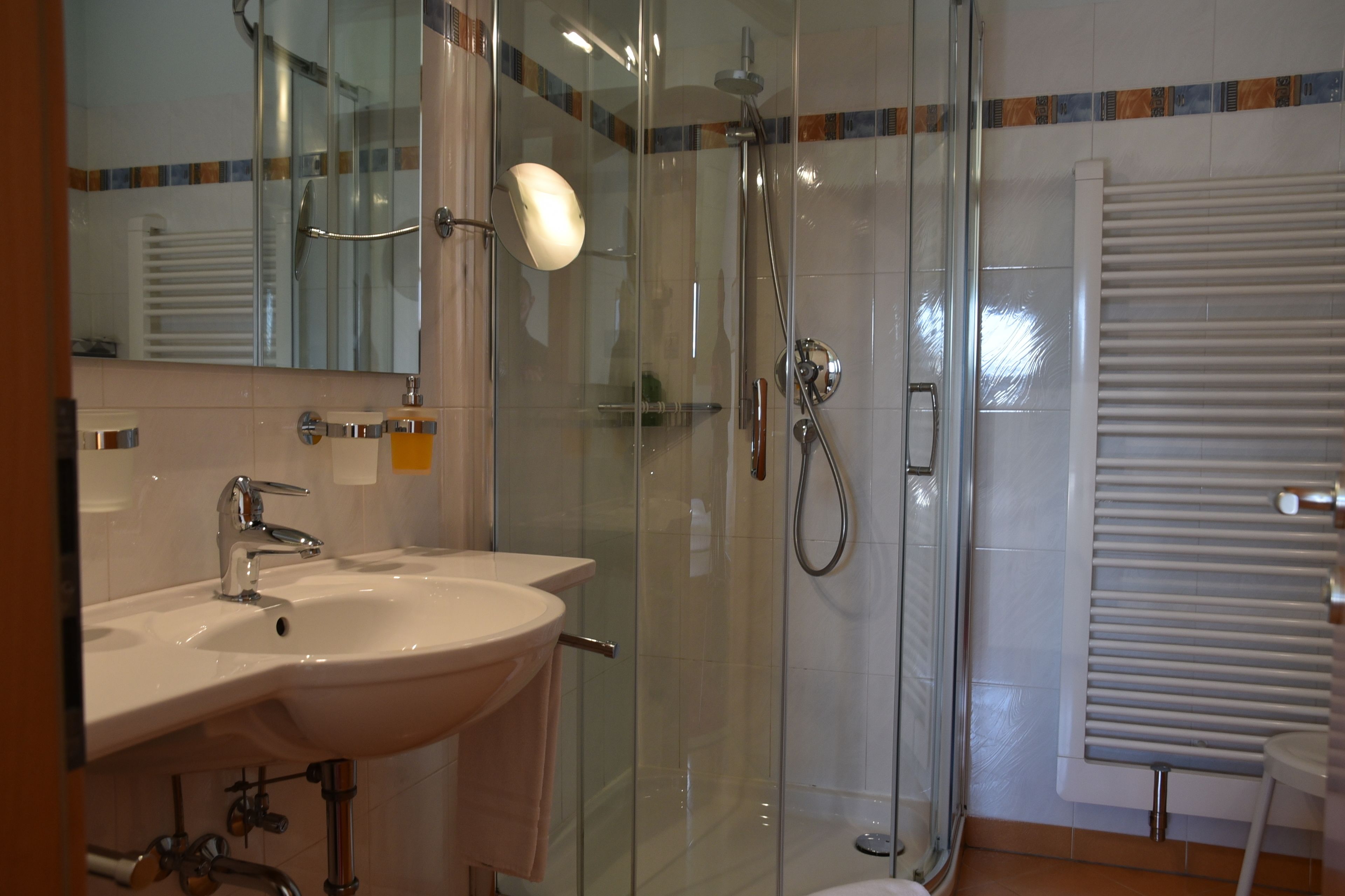 deluxe double room, 1 bedroom, mountain view, poolside | bathroom | shower, free toiletries, hair dryer, towels