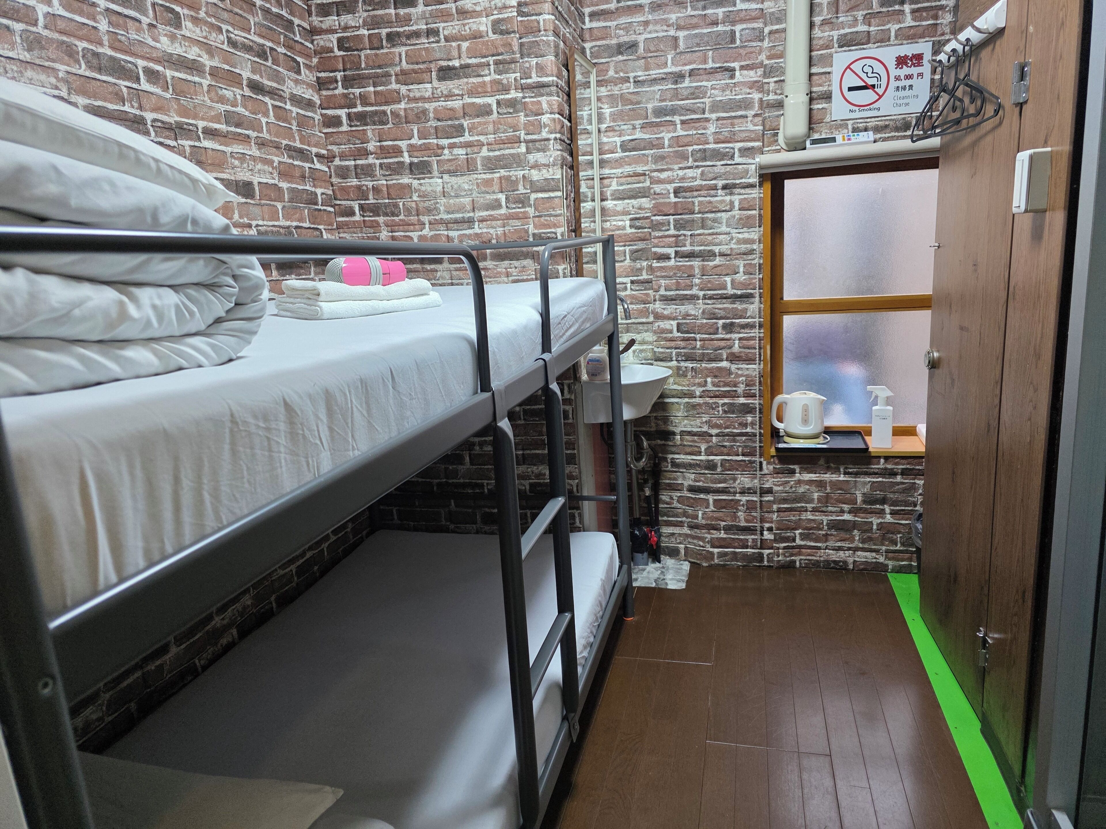 Bügeleisen/Bügelbrett, kostenloses WLAN, Bettwäsche