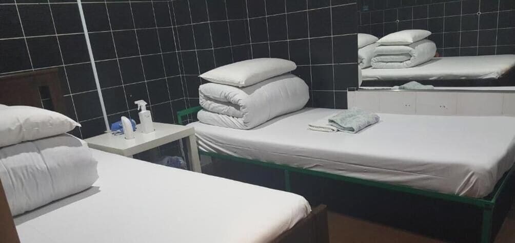 Basic Triple Room | Iron/ironing board, free WiFi, bed sheets