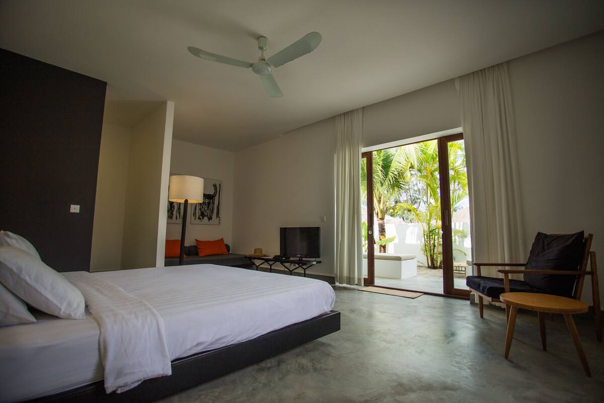 Deluxe Double Room, Connecting Rooms, Ground Floor | Minibar, in-room safe, cribs (free), WiFi (free)