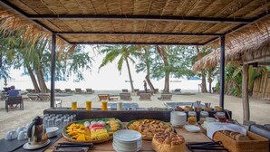 朝食 (ビュッフェ)、毎日提供 (無料)