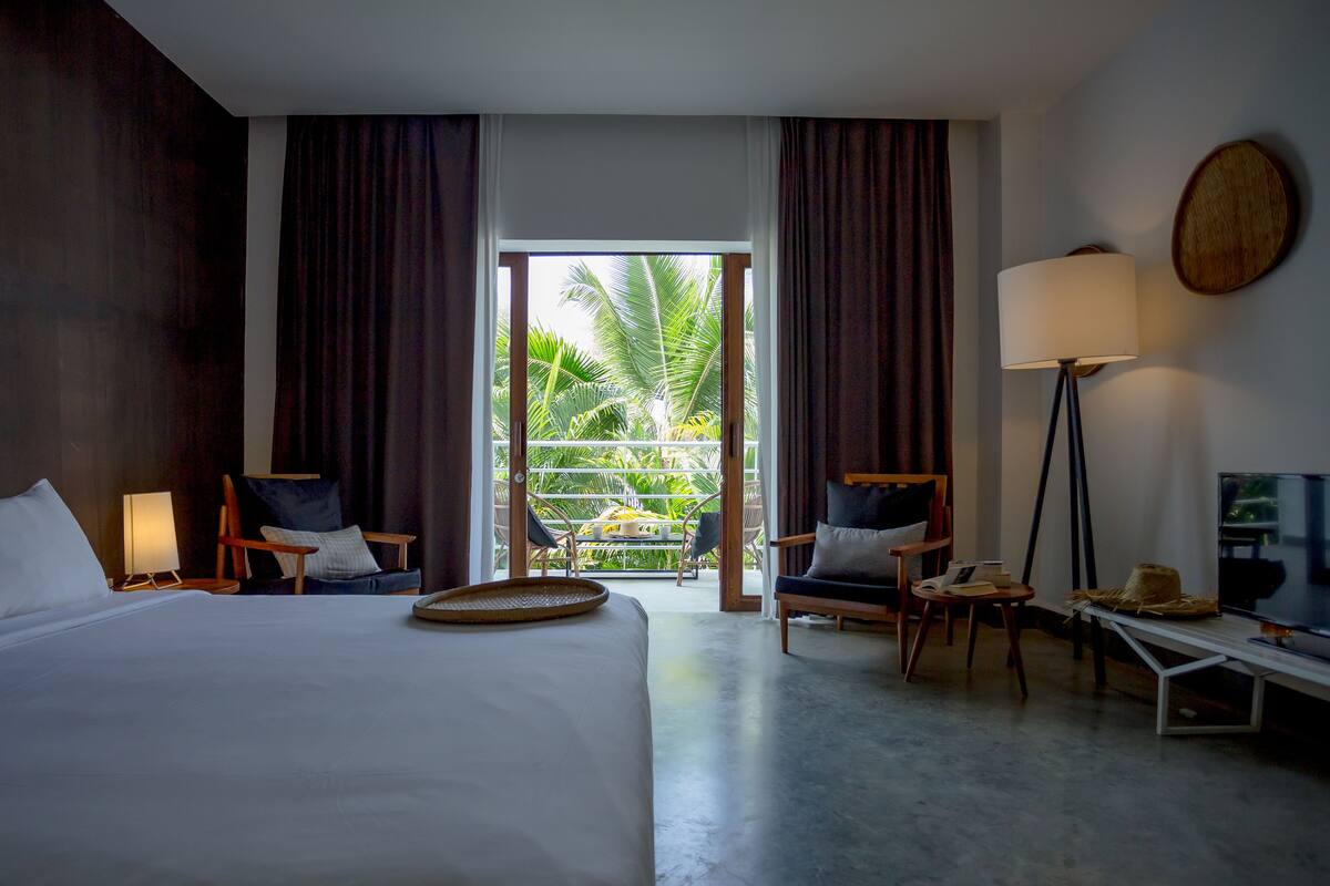 Superior Double Room, Private Bathroom | Minibar, in-room safe, cribs (free), WiFi (free)
