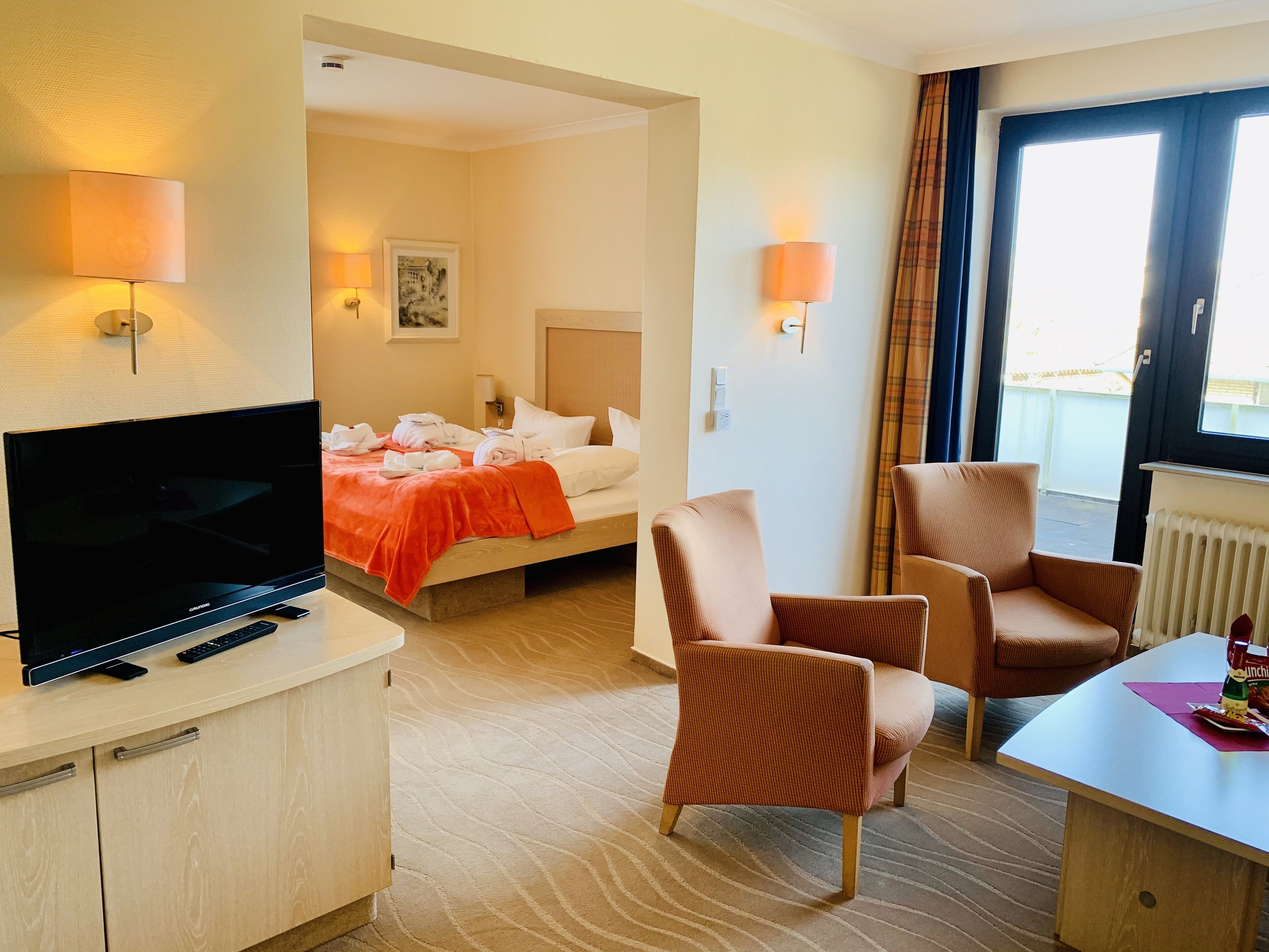 suite, balcony | 1 bedroom, minibar, in-room safe, desk