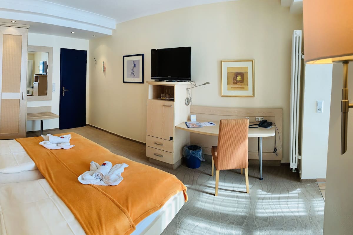 Dobbeltrom, terrasse | Minibar, safe på rommet, skrivebord og lydisolert