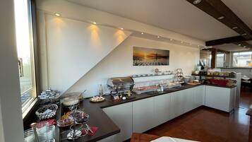 Desayuno buffet todos los días (con cargo)