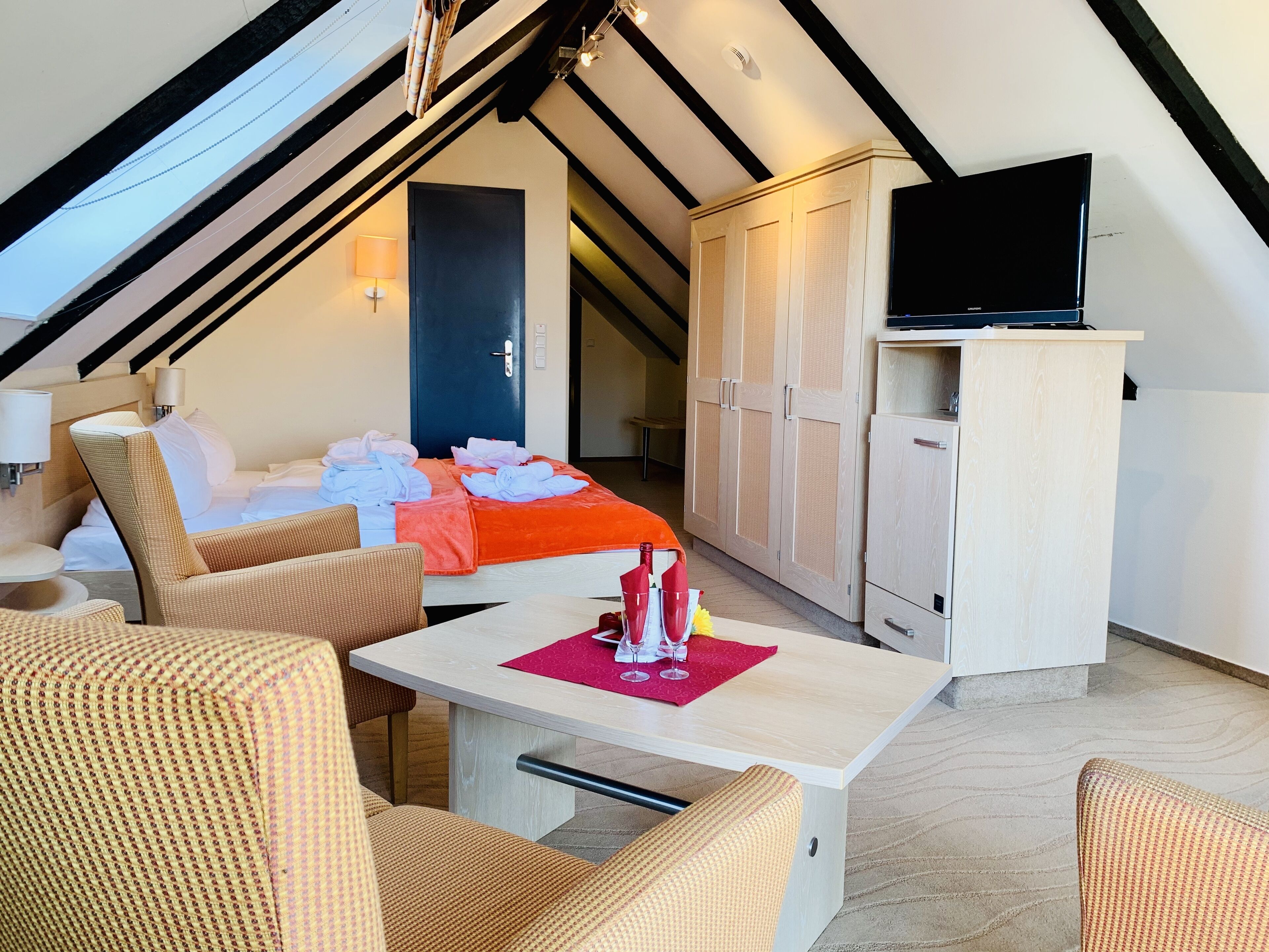 studio pethouse | living area | flat-screen tv