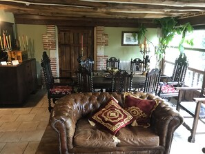 Coin salon dans le hall