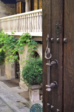 Exterior detail. Hotel Palacio de Trasvilla
