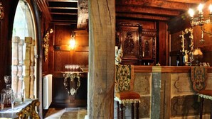 A room with wooden paneling, ornate furniture, and a chandelier. - Hotel Palacio de Trasvilla (Villafufre)