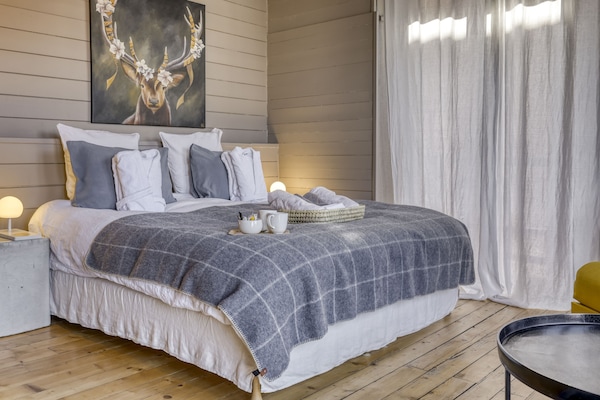 Executive Room | 1 bedroom, premium bedding, down comforters, pillowtop beds